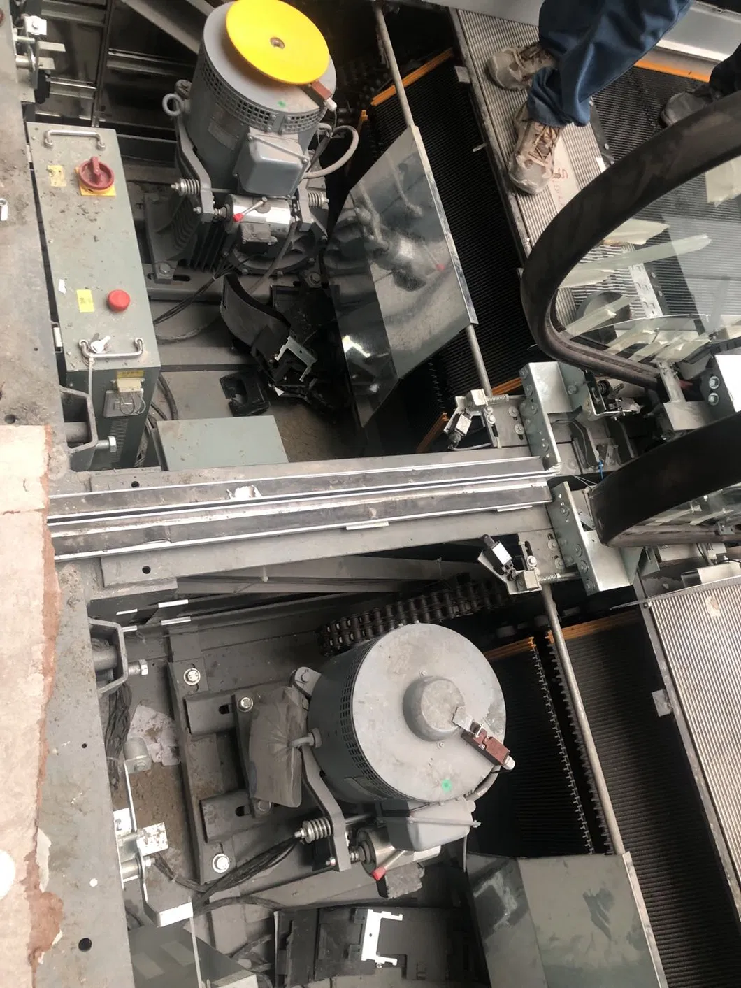 New design and china manufacturer escalator and moving walks